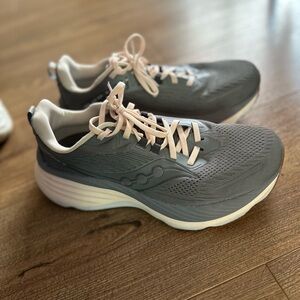 Saucony Hurricane 24 in Gray and Brown